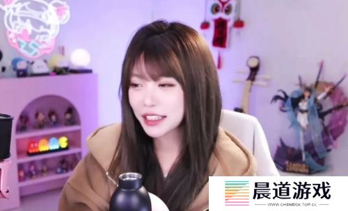 周淑怡成人自考拿下大专文凭，直言以后是大专生了，网友：我不信