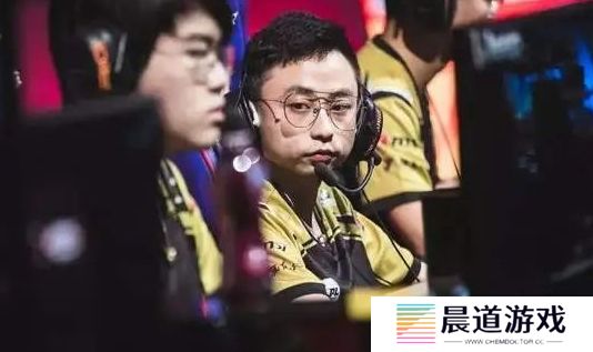 LOL知名主播自曝要退网，称进厂都比直播强，网友：合同要到期了吧