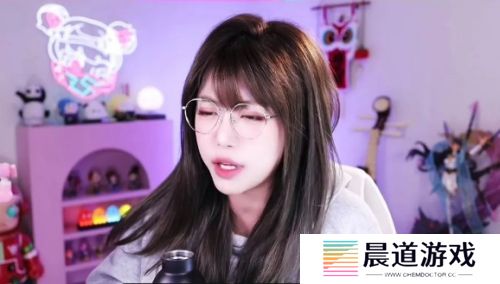 周淑怡直播找人玩游戏，想了半天只有骆歆一个，网友：人际圈这么小吗