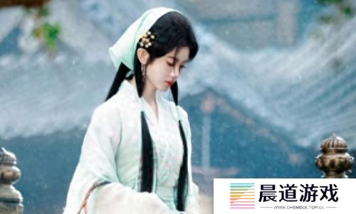 鞠婧祎又变脸，新剧照路人图曝光，锥子鼻尖下巴，网友：太夸张了