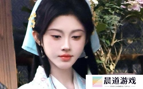 鞠婧祎又变脸，新剧照路人图曝光，锥子鼻尖下巴，网友：太夸张了