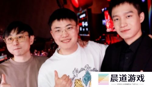 Uzi在直播间哭穷，不料家底被曝光，有网友用Deepseek估算出其资产