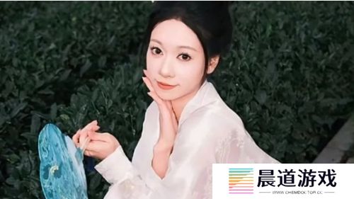 抖音吴柳芳再度回归，账号恢复更新，掉粉超600万，首视频风格大变
