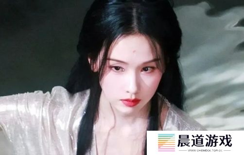 《月鳞绮纪》未播先火，鞠婧祎红衣装扮太好看，陈都灵一人分饰三角