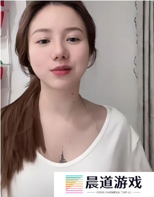 女主播吐槽亲弟太丑，直言自己身材颜值更好，网友：你都不是原装了